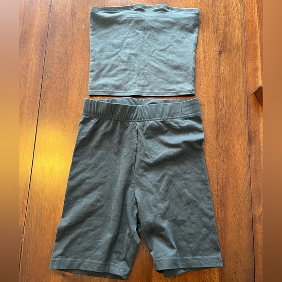 5/20$ Divided 2 pieces set top and shorts - Picture 4 of 6
